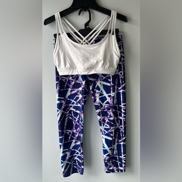 Athleta Pants - Athleta womens XS white sport bra and purple geometric Capri leggings bundle set